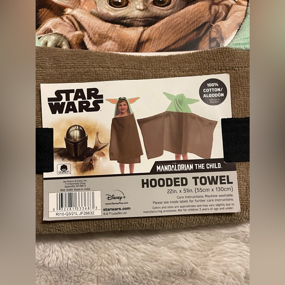 Boys One Size Fits Most Baby Yoda The Mandalorian Star Wars Hooded Bath Towel - Picture 2 of 3